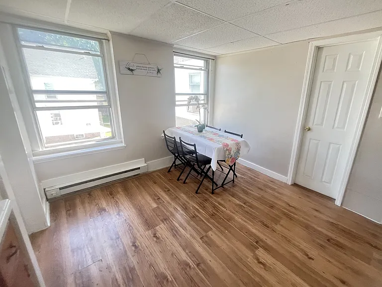 347 Main St — Photo 2