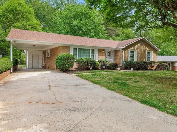 3621 Sawyer Dr, Winston Salem, NC 27105