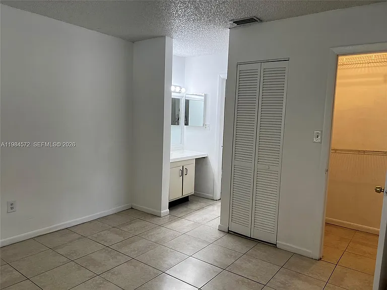 6001 Shakerwood Cir #204 — Photo 11