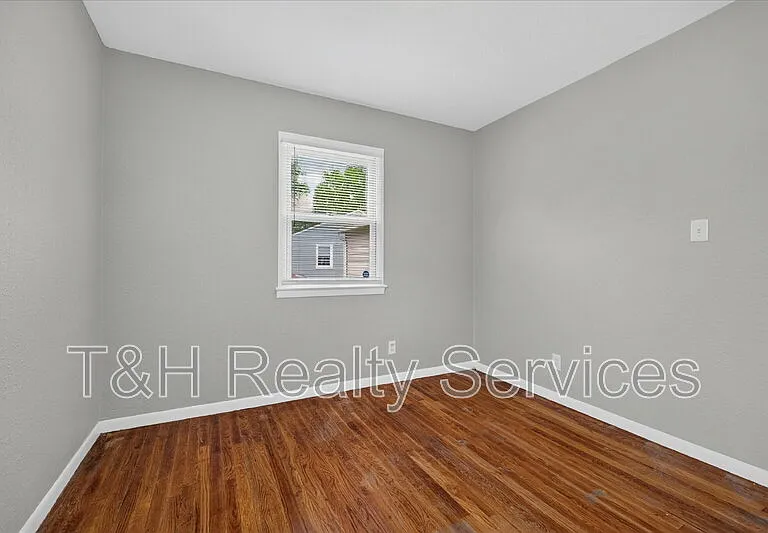 1819 Knox St — Photo 24
