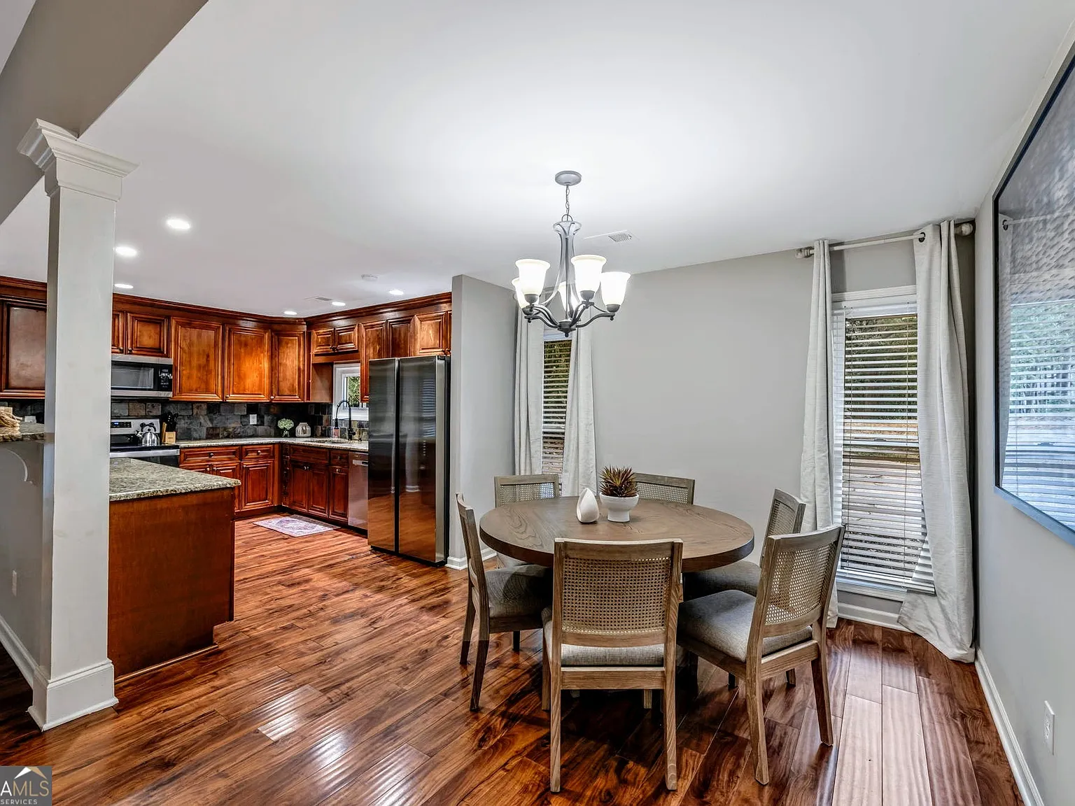 3 bed, 2.0 bath, 1552 sqft, $5,400 — Photo 4