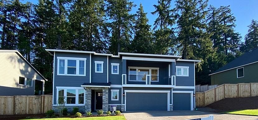 Front of House, 3 car garage