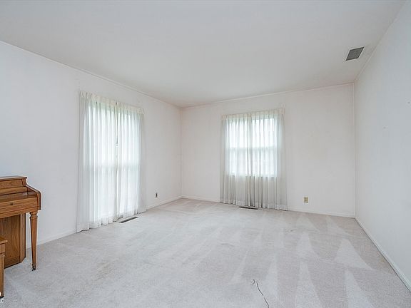 4th image of 1701 Kingsley Dr