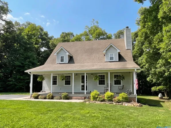 1321 Saylor Cir, Arab, AL 35016