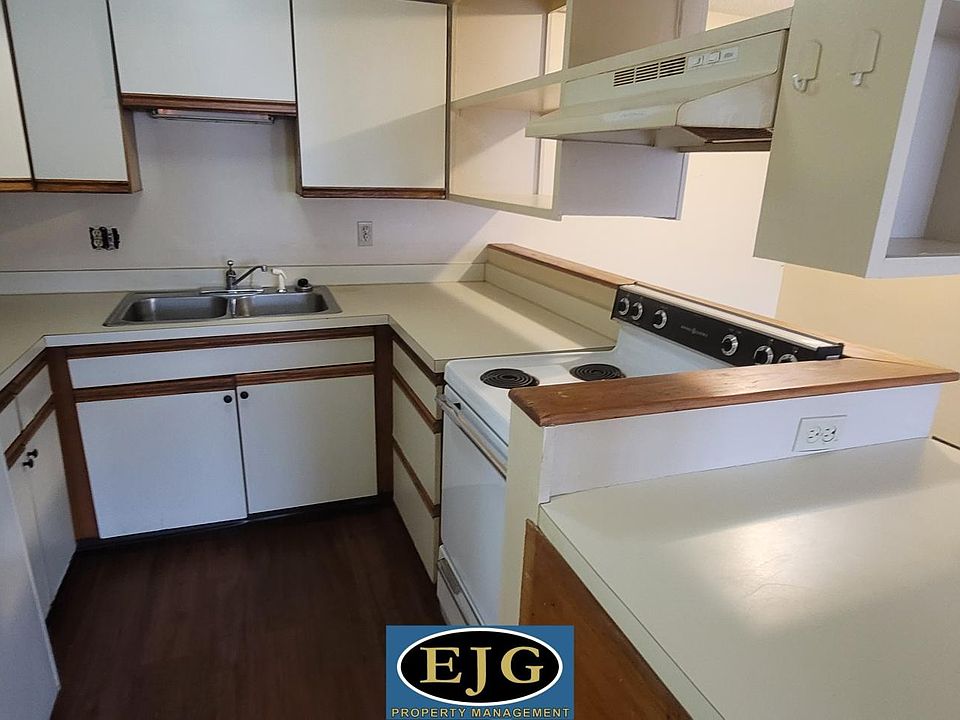 72 Main St Raymond NH Zillow