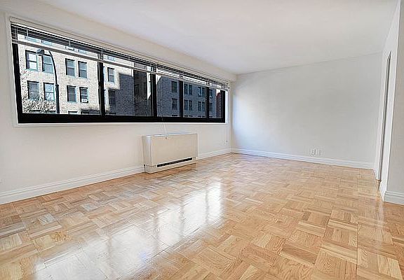 5th image of 477 W 57th St #4G