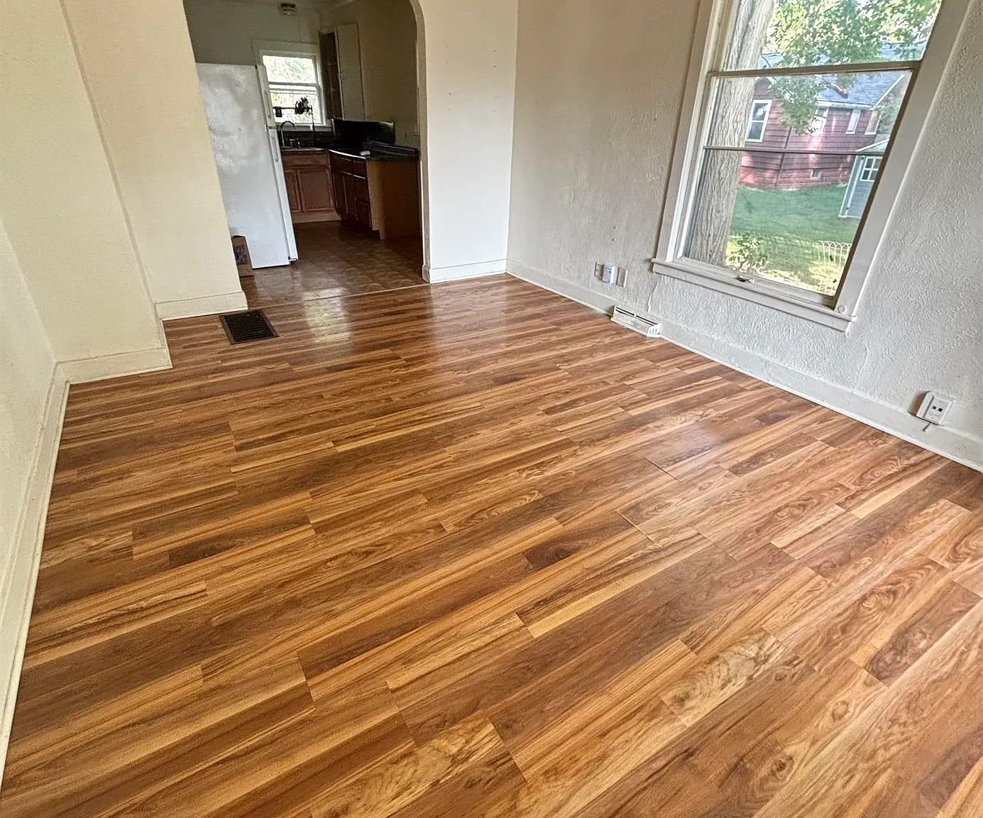 2 bed, 700 sqft, $995 — Photo 2