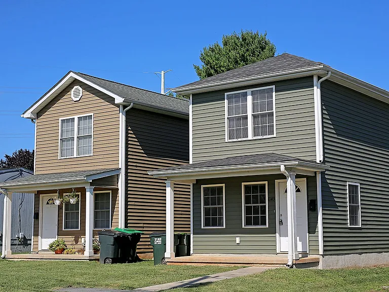 1141 Saint Clair Ave — Photo 2
