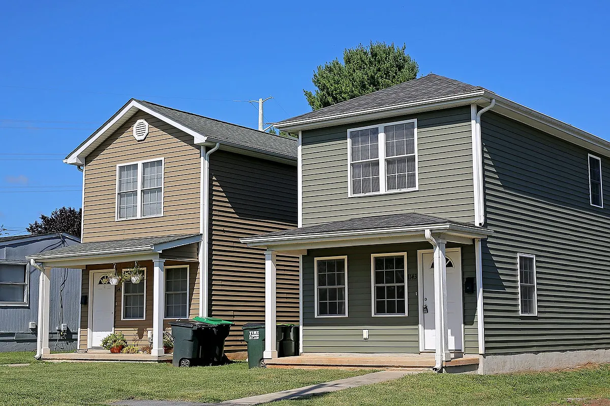 Building Photo - 1141 Saint Clair Ave