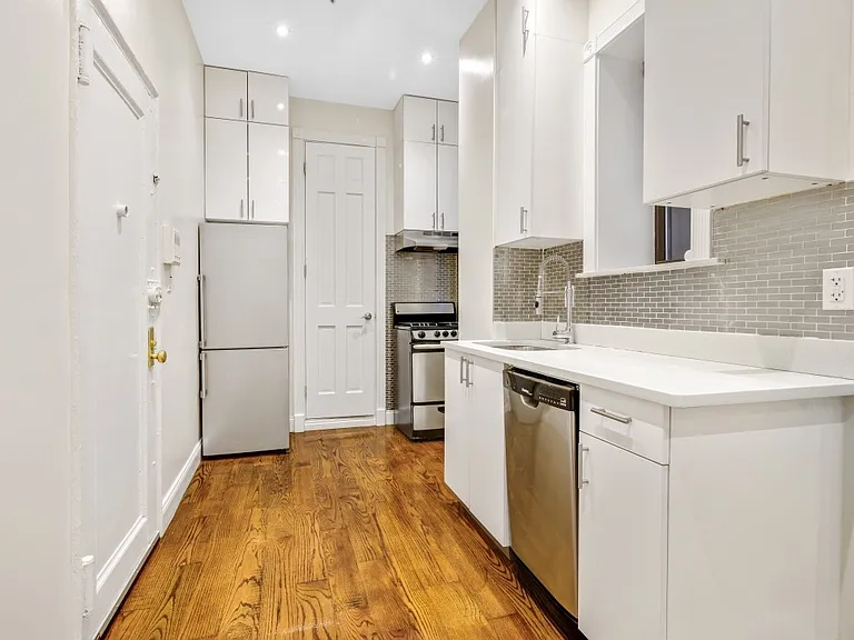 208 W 88th St #1B — Photo 2