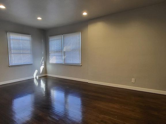 4th image of 2218 W 102nd St