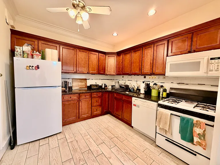 21 Park Vale Ave #11 — Photo 4