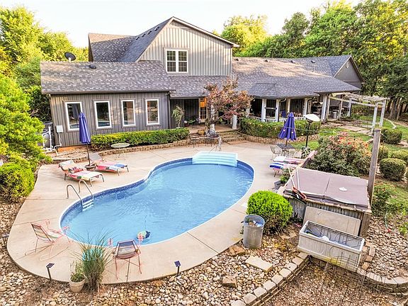 3rd image of 1301 E Rock Creek Rd