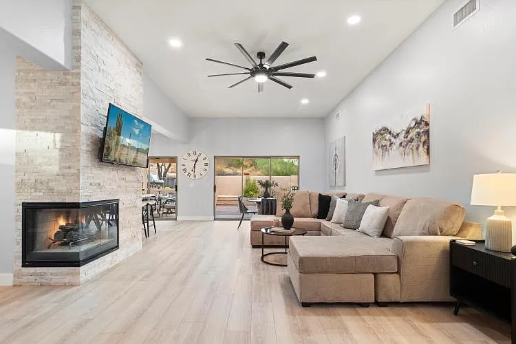 2320 E Behrend Dr