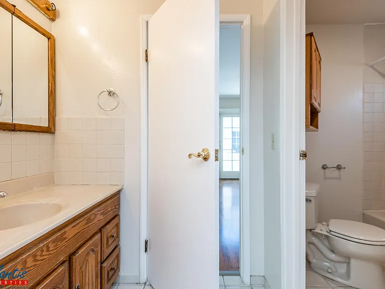 215 Topeka Ave — Photo 10