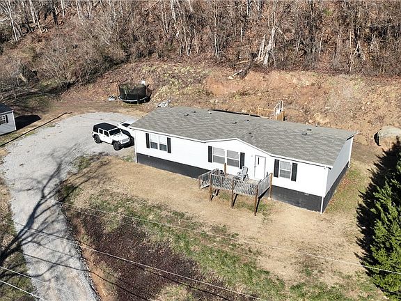 3rd image of 1119 Strawberry Rd