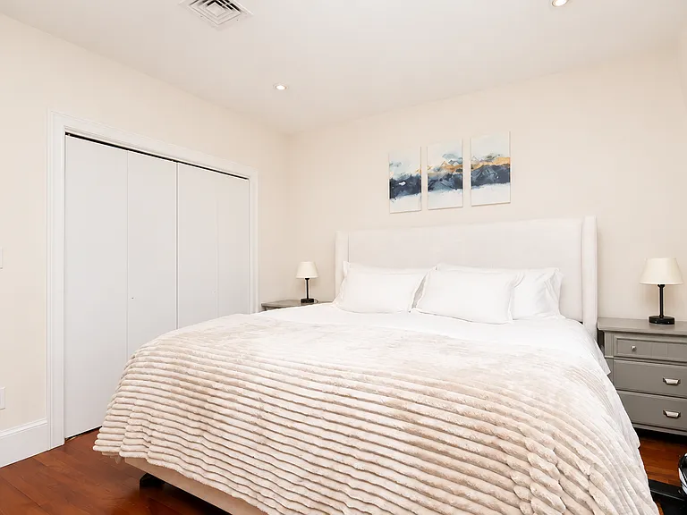 340 W 3rd St #3 — Photo 9