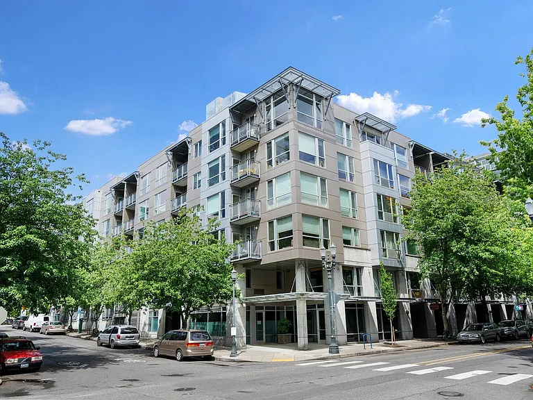 1125 NW 9th Ave #302 — Photo 3