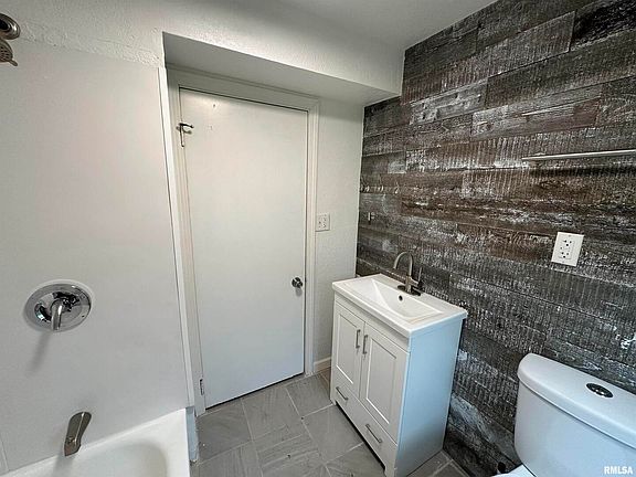 4th image of 1123 W 53rd St