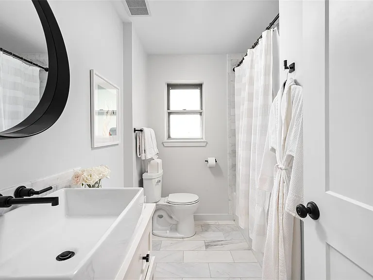 8704 Clarewood Dr — Photo 6