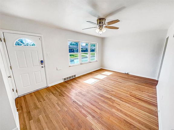 2nd image of 215 Southampton Dr