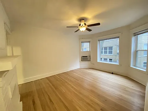915 W Cornelia Ave #1B Photo 1