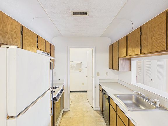 4th image of 2 Scituate Place #26