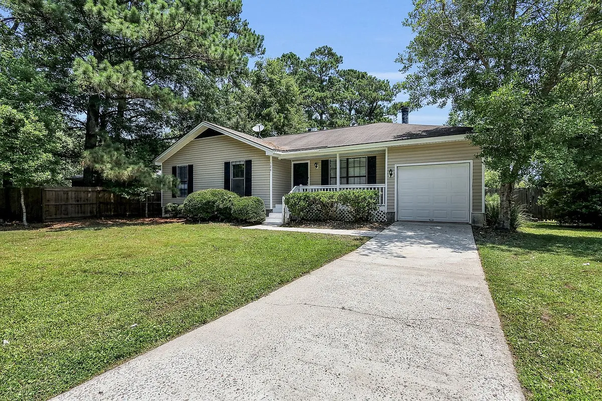 Building Photo - 120 Stockbridge Dr