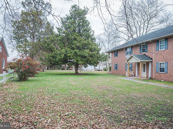 2nd image of 113 Garden Ln #4