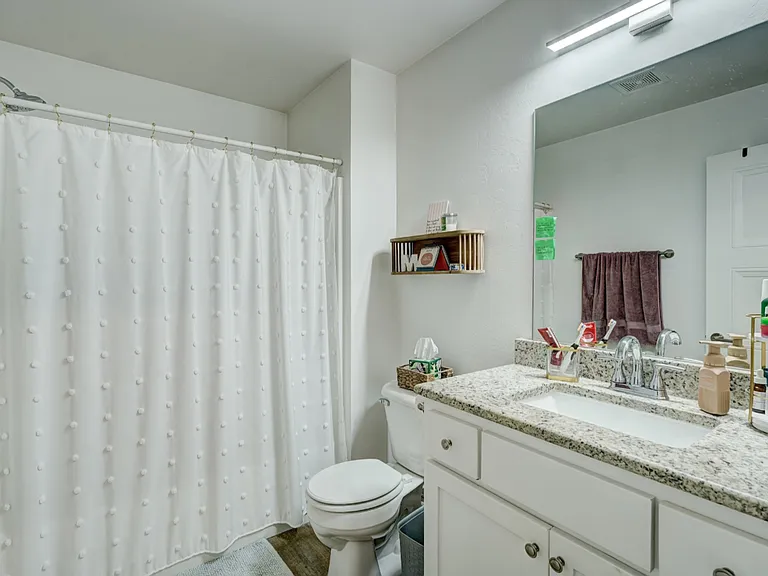 1520 N Market Ave — Photo 24