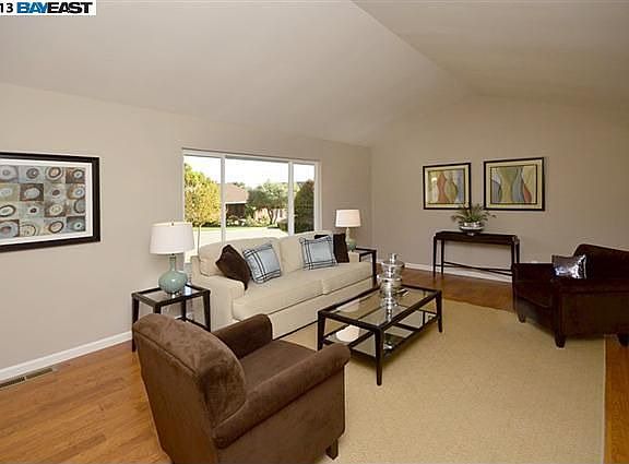 5th image of 3876 Oakes Dr