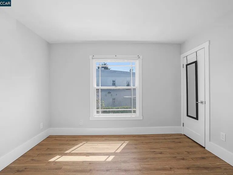 1325 Hopkins St — Photo 7
