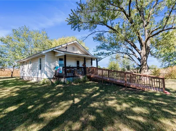 9579 NW Barwick Dr, Cameron, MO 64429