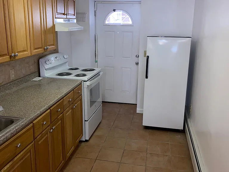98 Morris St #BASEMENT — Photo 12