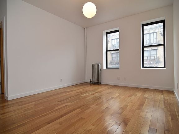 3rd image of 76 Pinehurst Ave APT 42