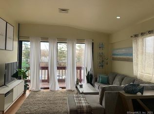 937 Post Rd APT 5, Fairfield, CT 06824