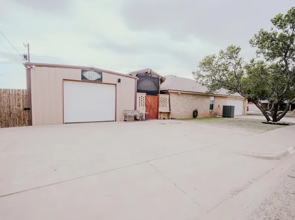820 12th St, Wolfforth, TX 79382