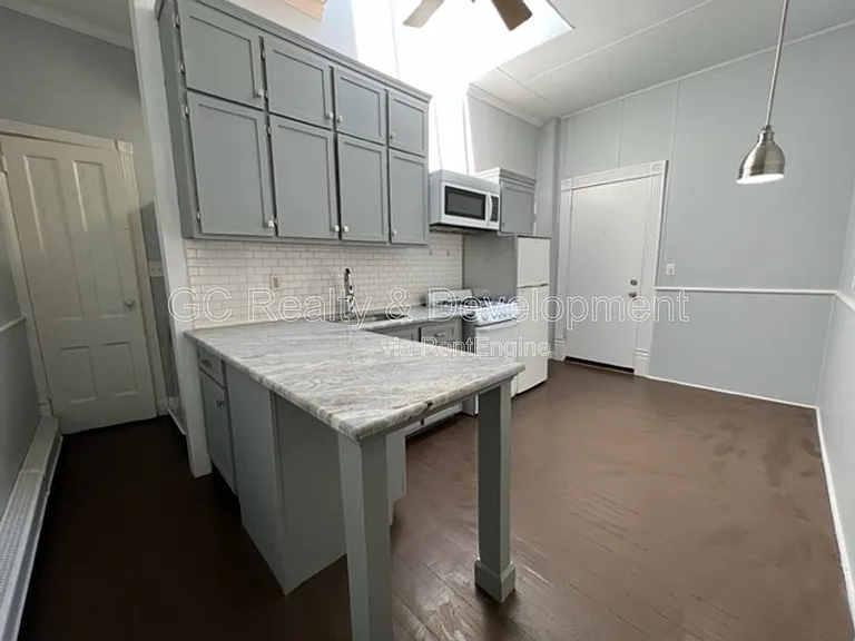 220 Main St #2R — Photo 2