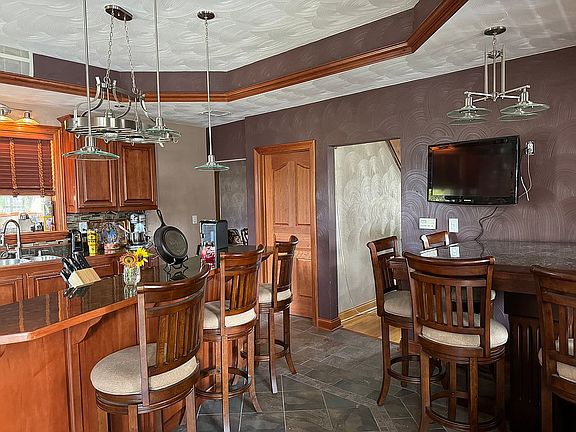 5th image of 2079 Oakridge Dr