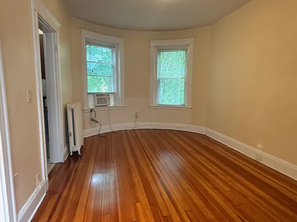 179 Winthrop Rd #8, Brookline, MA 02445