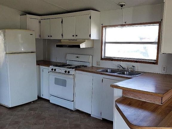 3rd image of 516 1/2 Avenue F #15