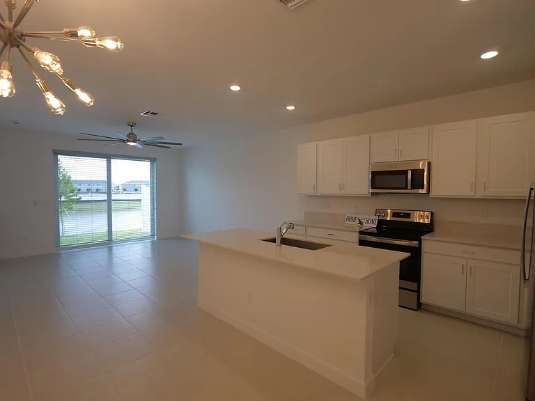 206 SE Woodbark St #206 — Photo 4