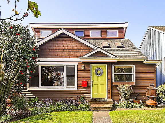 House from court entrance