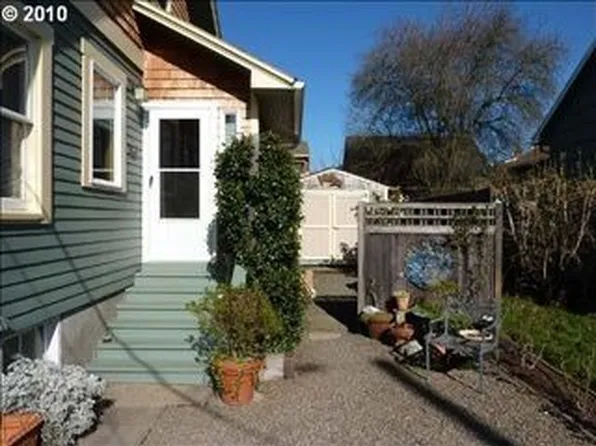 1405 SE Sherrett St, Portland, OR 97202