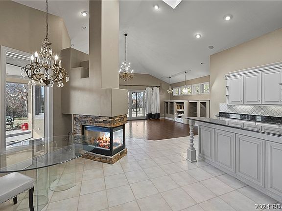 5th image of 6141 Oak Creek Dr