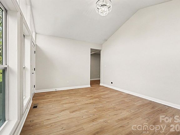 5th image of 1902 19th Ave NE
