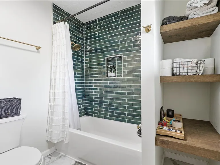 8611 Old Carriage Ct — Photo 9