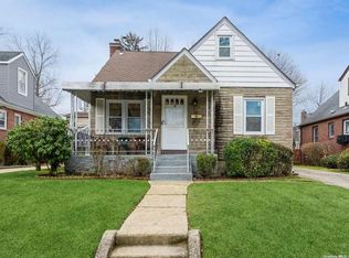 14 Nugent St, New Hyde Park, NY 11040