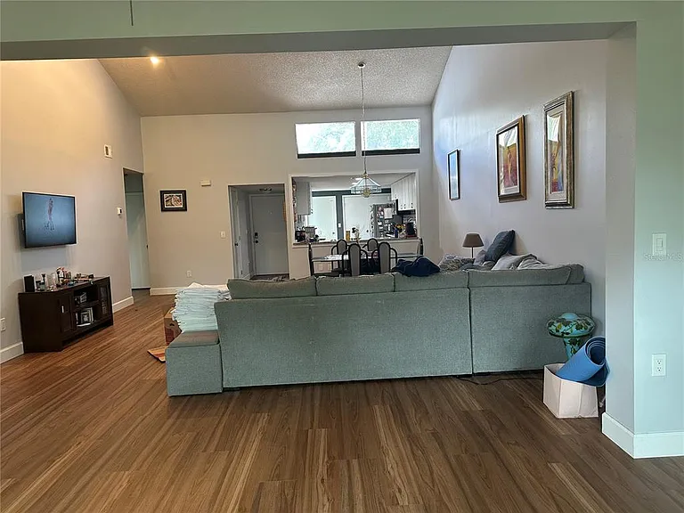 435 Meadowood Blvd — Photo 7