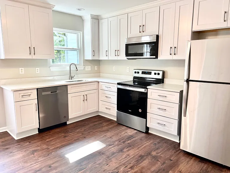140 Forsyth Dr #B — Photo 2